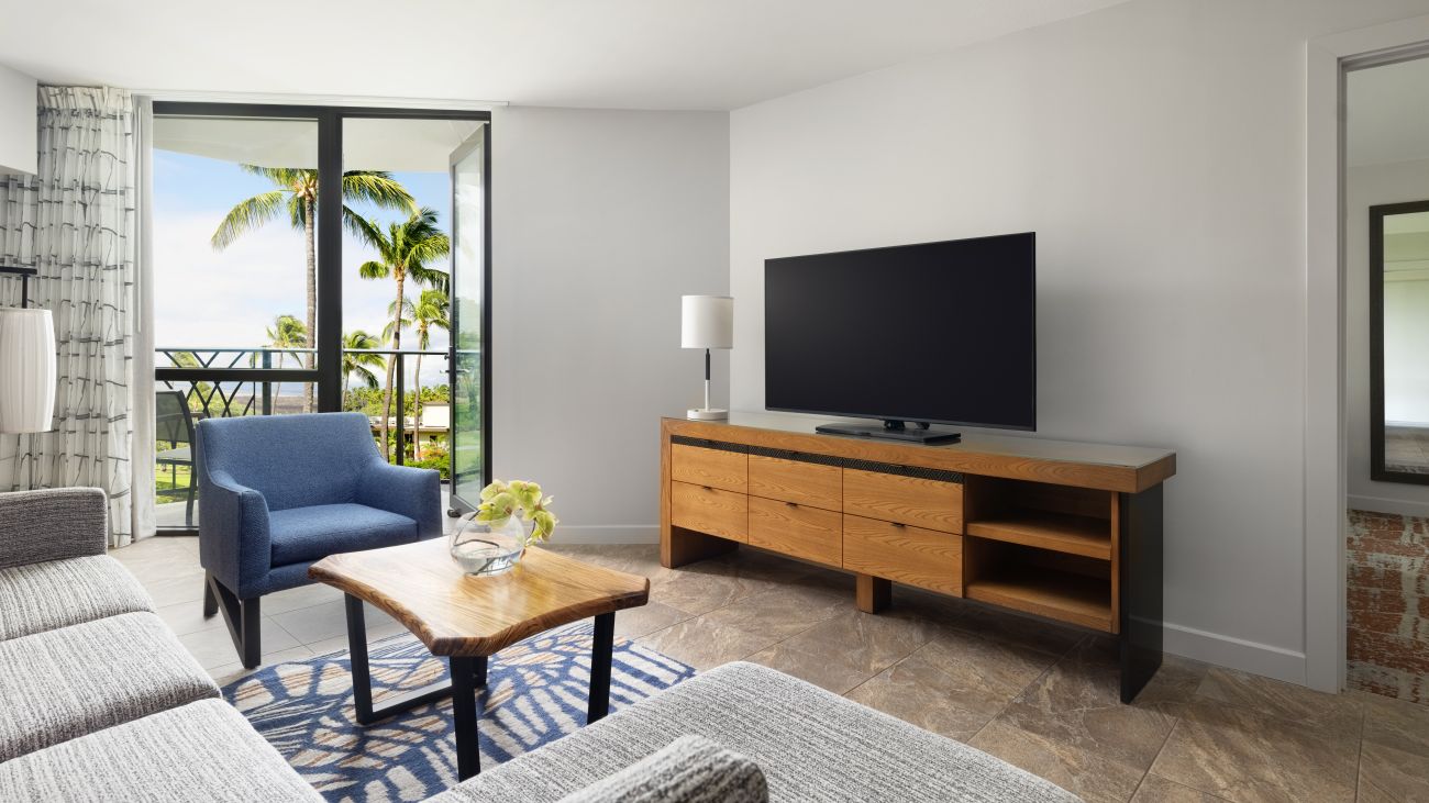 Ocean View Living Room (1-Bedroom Suite)